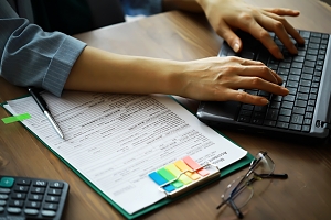 Federal Contractor Research with tabs on contract